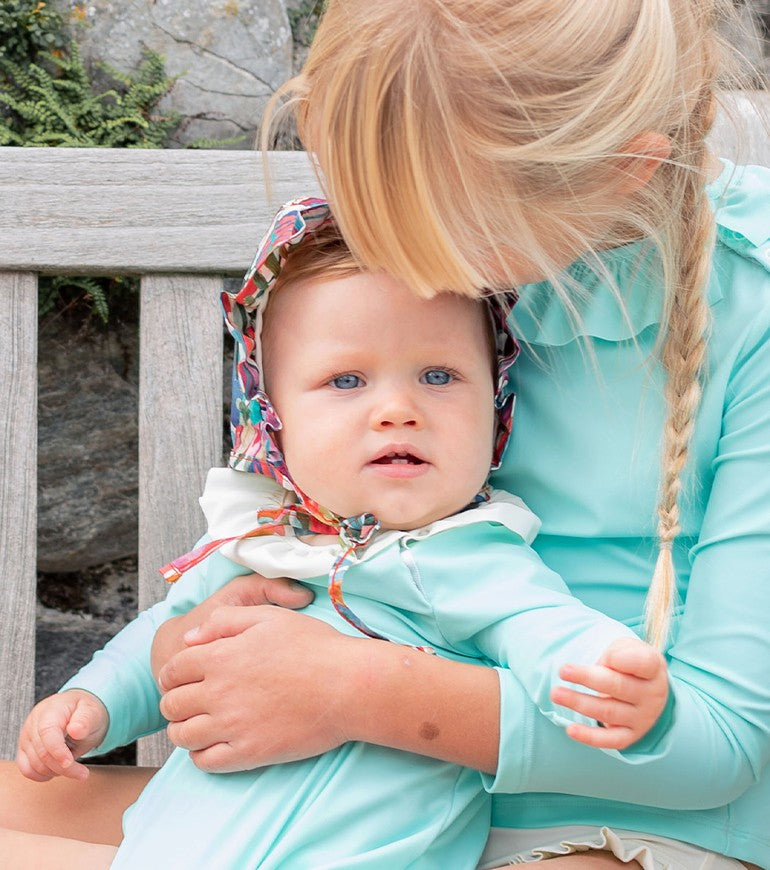 Chapeau anti-UV pour bébé et fille Fleur en Liberty Jungle de CANOPEA