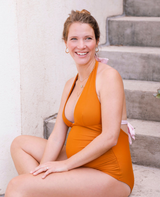 Maillot de bain une-pièce anti-UV pour femme enceinte Zelie en Sand de CANOPEA