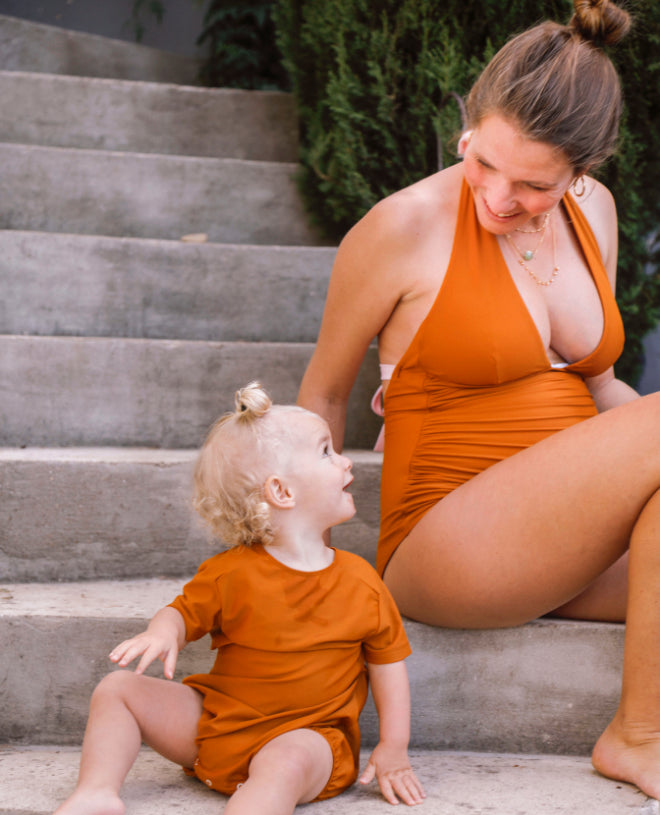 Maillot de bain une-pièce anti-UV pour femme enceinte Zelie en Sand de CANOPEA