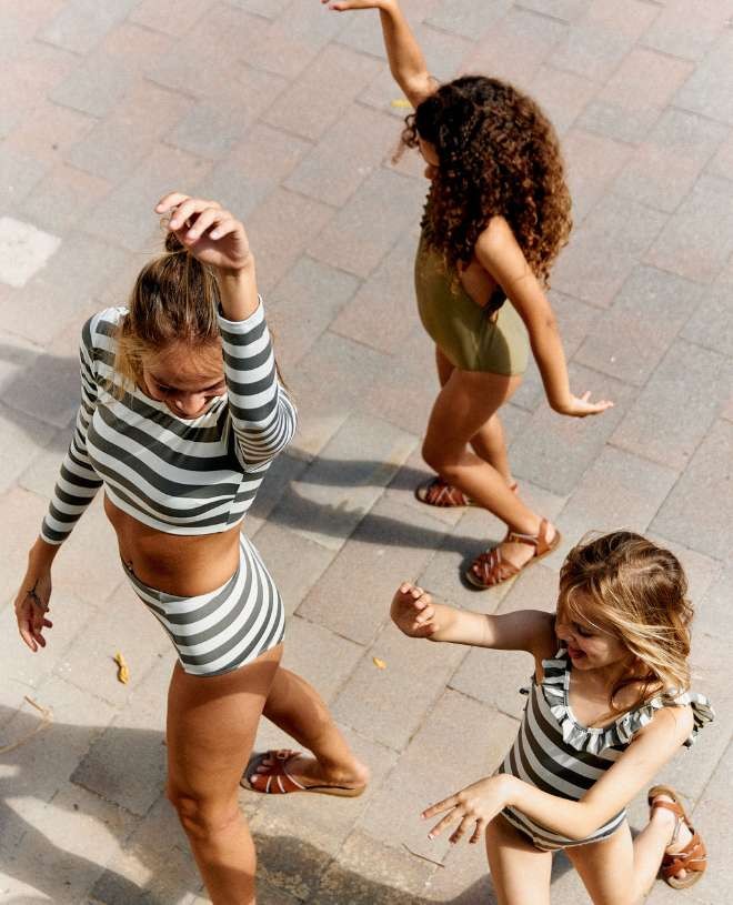 Haut t-shirt avec manche longues anti-UV Lora pour femme et adolescente en Terra stripe de CANOPEA