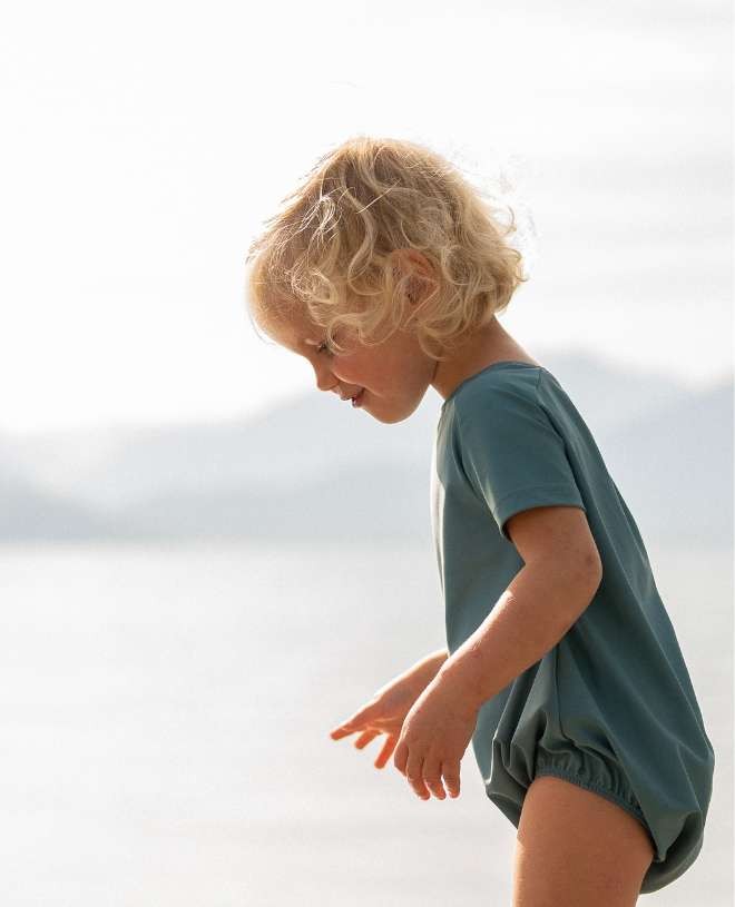 Maillot de bain anti-UV à manches courtes pour bébé Albee en Teal de CANOPEA