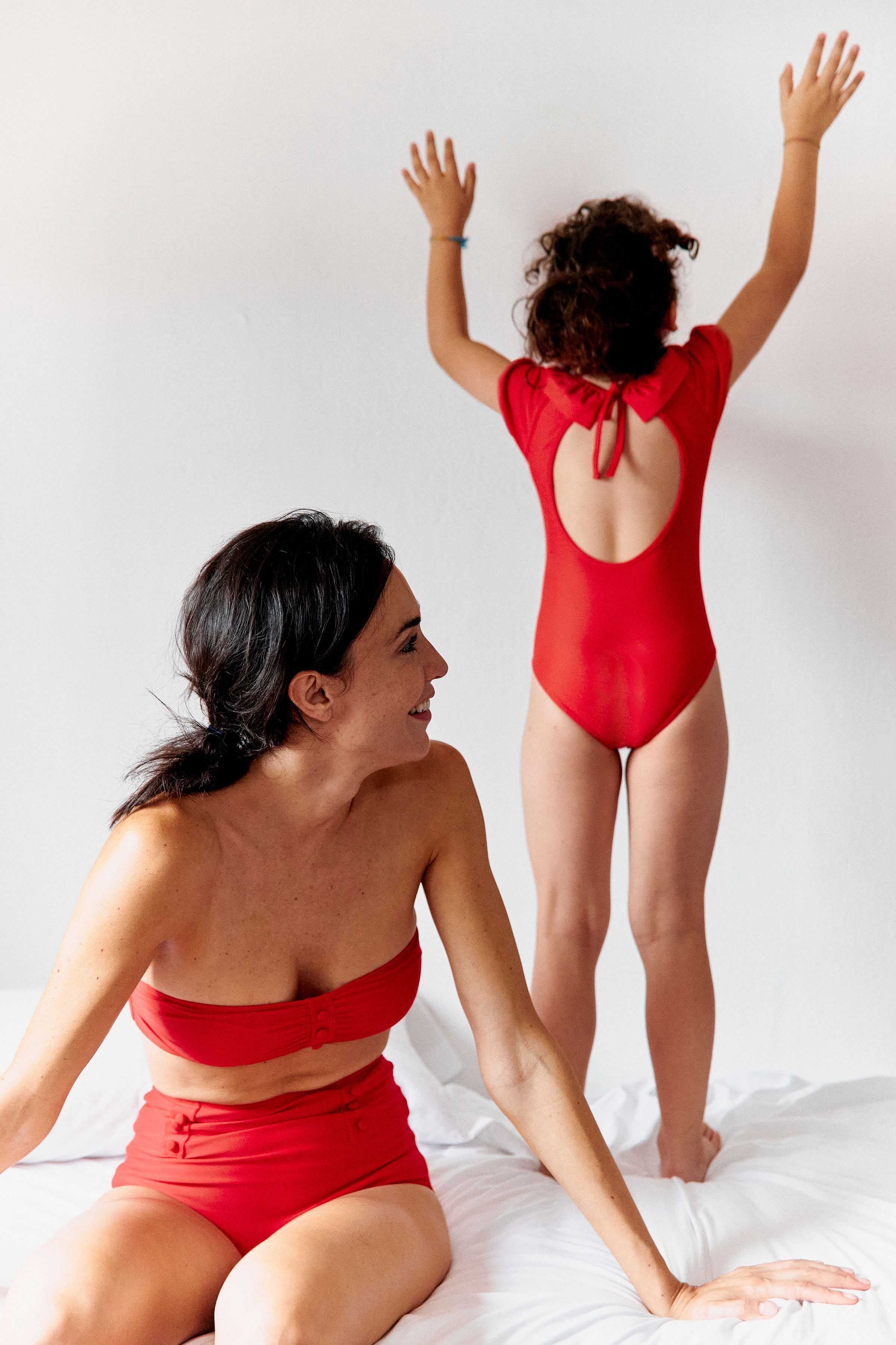 Maillot de bain une-pièce anti-UV pour fille et bébé Gloria en cranberry de CANOPEA