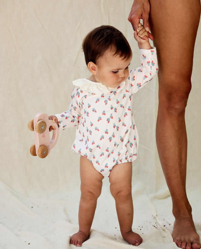 Maillot de bain anti-UV à manches longues pour bébé Daisy en strawberry de CANOPEA