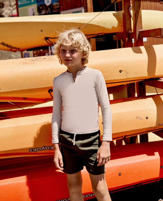 Haut t-shirt avec manche longues anti-UV Oscar pour enfant, garçon et bébé beige de CANOPEA
