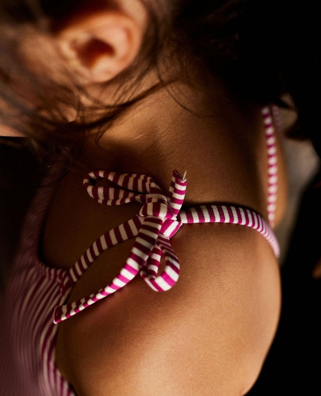 Maillot de bain une-pièce anti-UV pour fille et bébé Martha en transat fuschia de CANOPEA