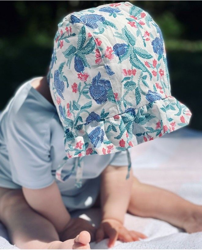 Chapeau anti UV pour bébé fille en tissu Liberty de Canopea