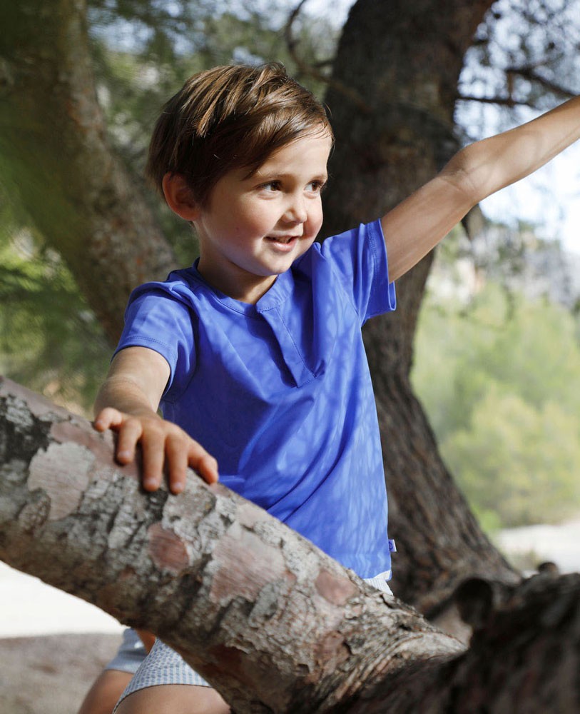 Boy wearing an Indigo blue sun protective rashguard  by Canopea