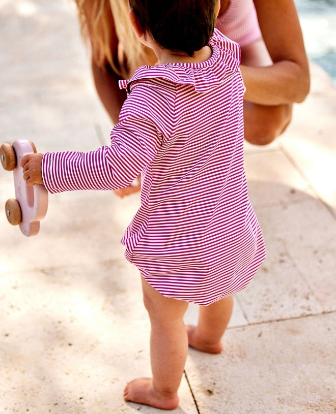 Maillot de bain anti-UV à manches longues pour bébé Daisy en Transat fuschia de CANOPEA