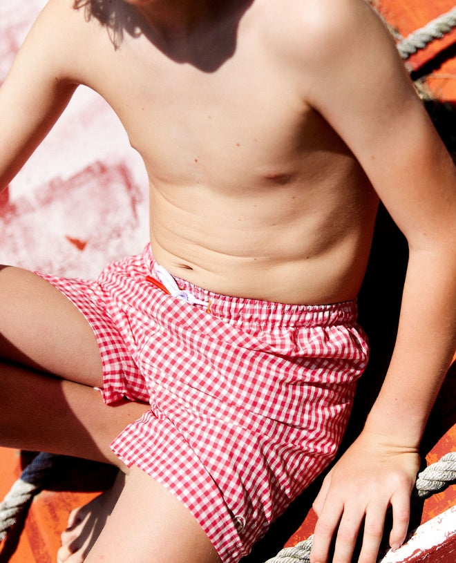 Short de bain pour garçon Diego en vichy raspberry de CANOPEA